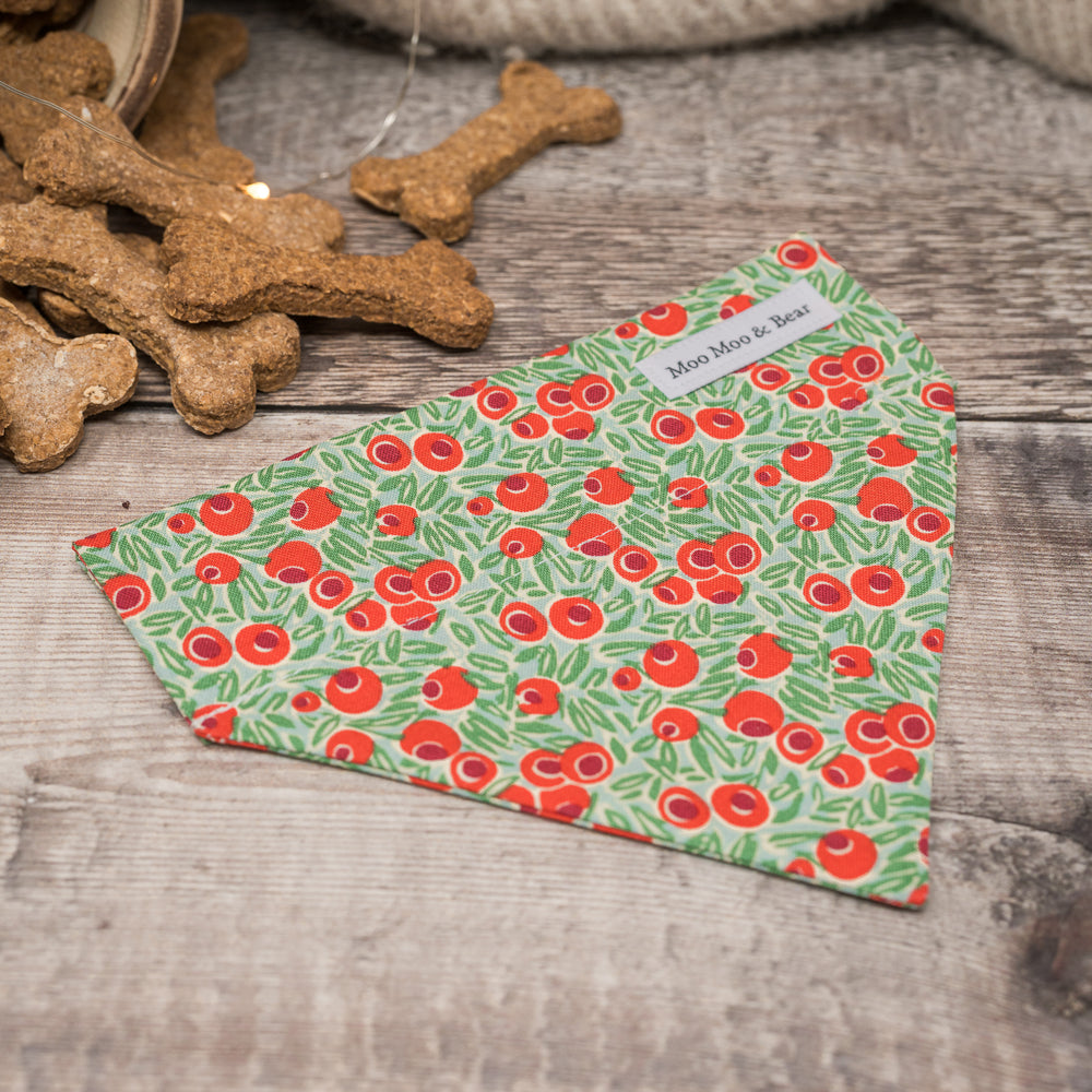 LIBERTY YEW BERRY DOG BANDANA